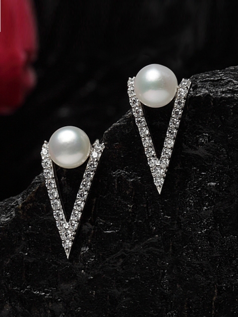 

Clara Silver-Toned Triangular Studs