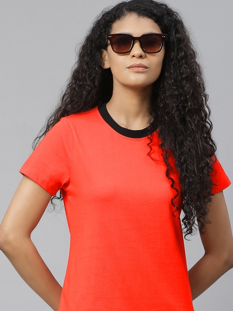 

Metronaut Women Red Pure Cotton Solid Pure Cotton T-shirt