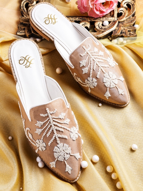 

House of Pataudi Women Beige & White Ethnic Motifs Embellished Handcrafted Mules