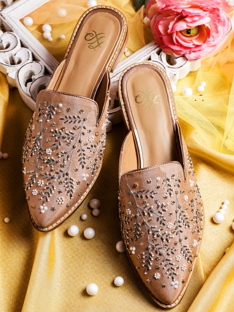

House of Pataudi Women Beige & Silver-Toned Embroidered & Embellished Handcrafted Mules