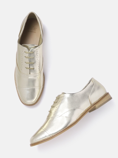 

her by invictus Women Gold-Toned Oxfords