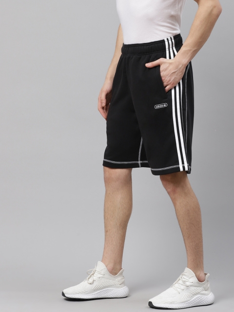 

ADIDAS Originals Men Black Contrast Stitch Solid Shorts