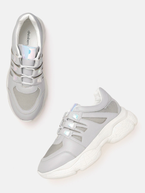 

DressBerry Women Grey Solid Flatform Sneakers