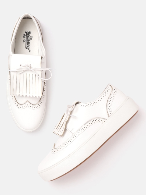 

The Roadster Lifestyle Co Women White Flatform Brogues with Fringed Detail