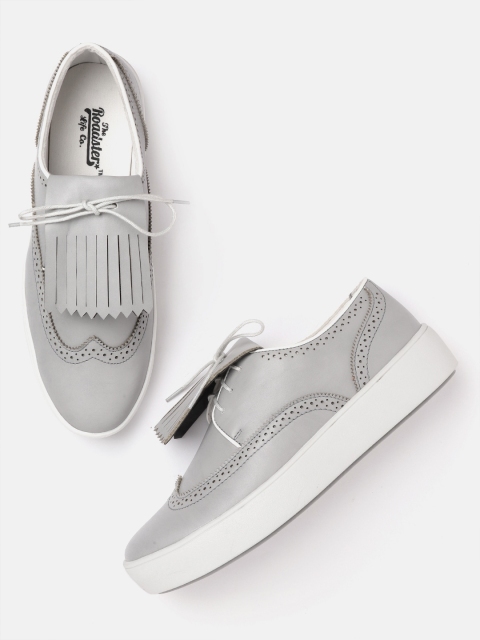 

The Roadster Lifestyle Co Women Grey Flatform Brogues with Fringed Detail