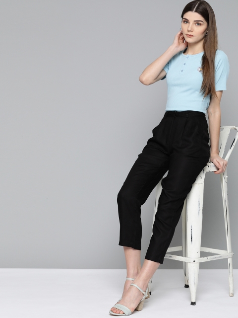 

Chemistry Women Black Regular Fit Solid Cropped Regular Trousers