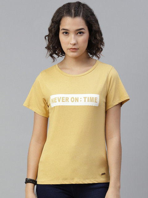 

The Roadster Lifestyle Co Women Yellow White Printed Round Neck Pure Cotton T-shirt