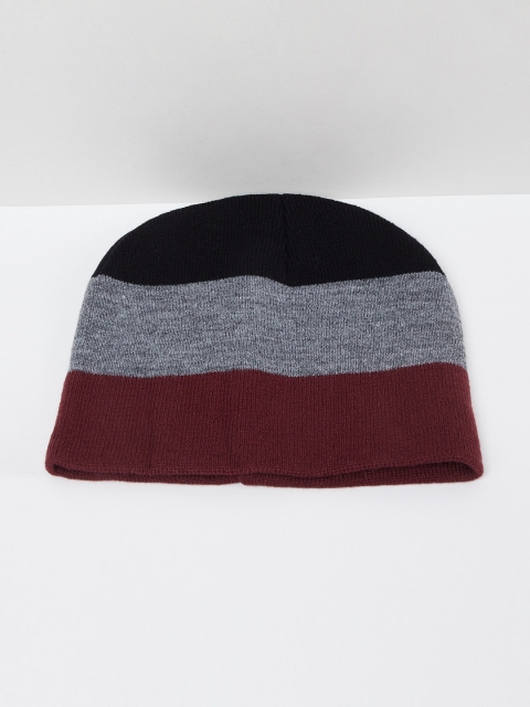 

max Boys Black & Maroon Colourblocked Beanie