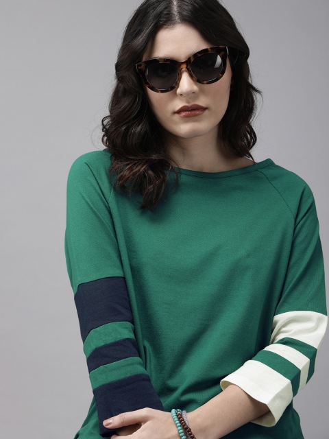 

The Roadster Lifestyle Co Women Green & Navy Blue Solid Regular Top