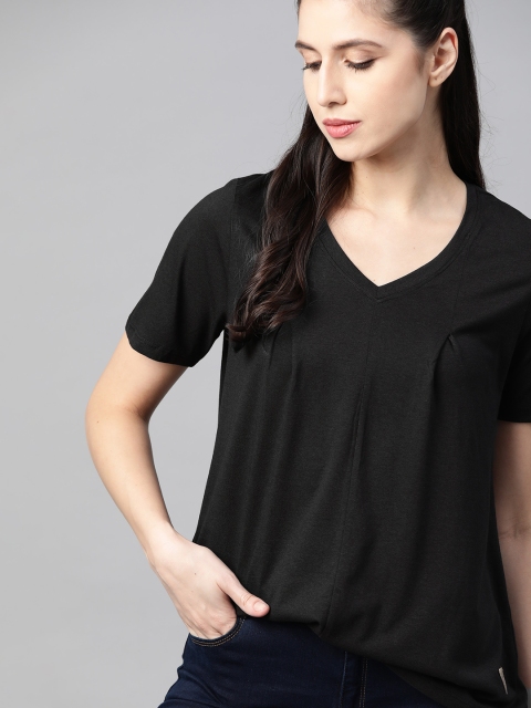 

The Roadster Lifestyle Co Black Solid Pleated Regular Top