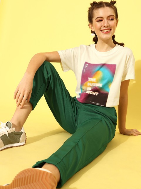 

The Roadster Lifestyle Co Women Classic White Graphic New Age Tshirt