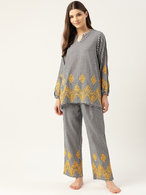 

COTCLO Women Black & White Schiffli Embroidered Checked Night Suit