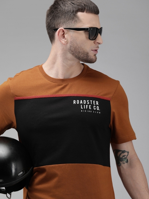 

The Roadster Lifestyle Co Men Brown Printed Round Neck Pure Cotton T-shirt