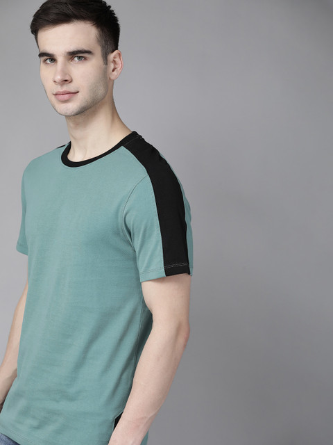 

The Roadster Lifestyle Co Men Sea Green Pure Cotton Solid T-shirt