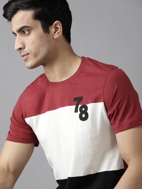 

The Roadster Lifestyle Co Men Maroon & White Cotton Colourblocked Applique T-shirt