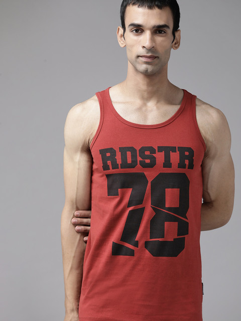 

The Roadster Lifestyle Co Men Maroon Black Pure Cotton Brand Logo Printed Pure Cotton T-shirt