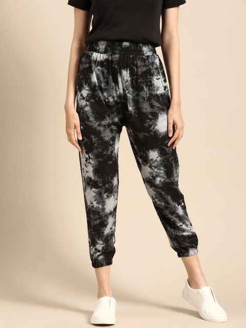 

TAG 7 Women Black & Grey Relaxed Fit Dyed Cropped Joggers