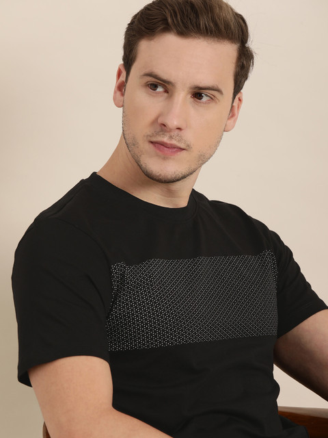 

INVICTUS Men Black Printed Monochrome Pure Cotton T-shirt