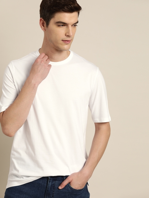 

INVICTUS Men White Pure Cotton Solid Pure Cotton T-shirt