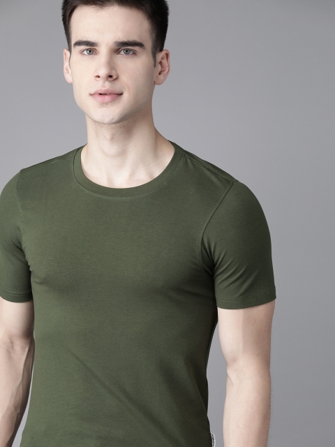 

The Roadster Lifestyle Co Men Olive Green Shaped Fit Solid Round Neck T-shirt