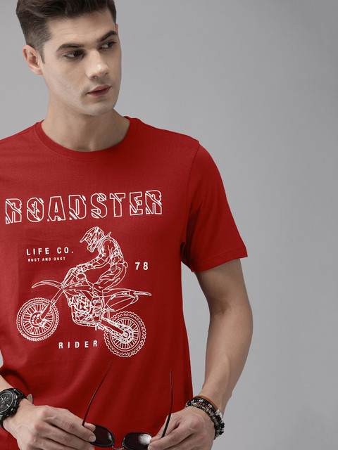 

The Roadster Lifestyle Co Men Red Brand Logo Printed Pure Cotton T-shirt