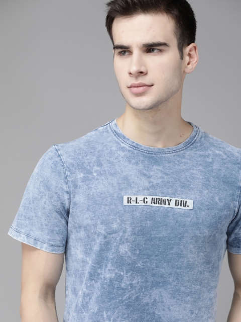 

The Roadster Lifestyle Co Men Blue Pure Cotton Dyed Applique Round Neck T-shirt