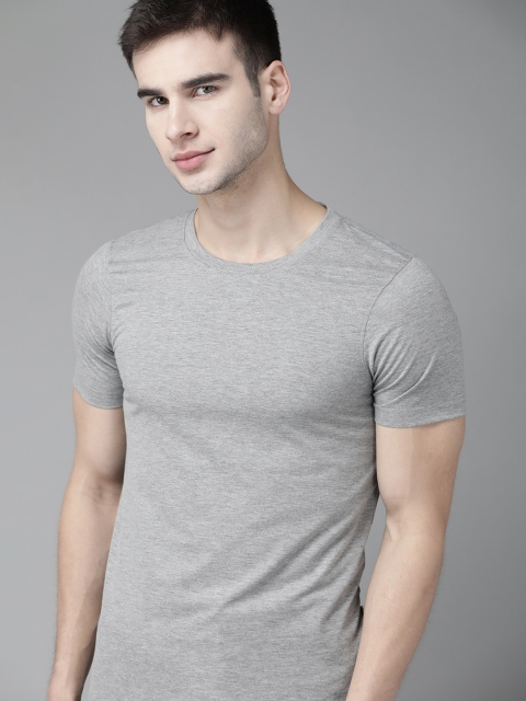 

The Roadster Lifestyle Co Men Grey Melange Solid Shaped Fit Round Neck T-shirt