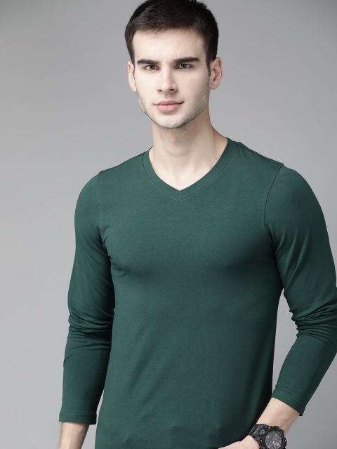

Roadster Men Green Solid Shaped Fit V-Neck T-shirt