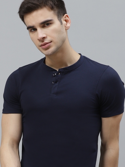 

Roadster Men Navy Blue Solid Henley Neck T-shirt
