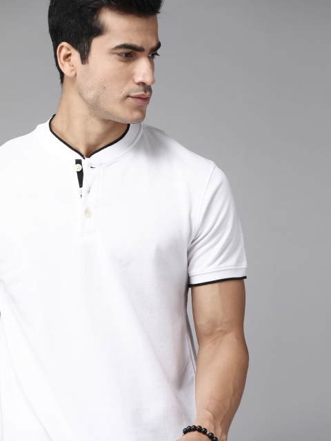 

The Roadster Lifestyle Co Men White Pure Cotton Solid Mandarin Collar Pure Cotton T-shirt