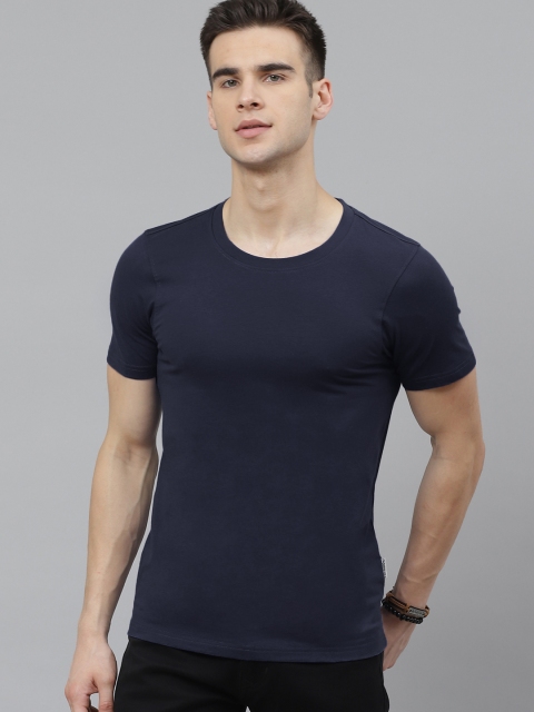 

Roadster Men Navy Blue Solid Shaped Fit Round Neck T-shirt