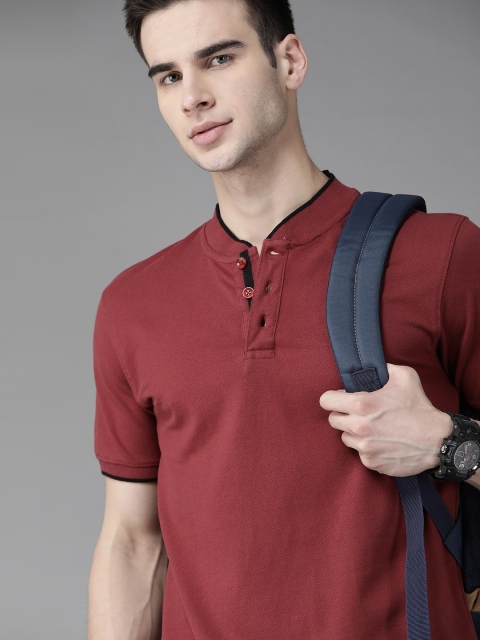 

The Roadster Lifestyle Co Men Maroon Solid Pure Cotton Mandarin Collar T-shirt