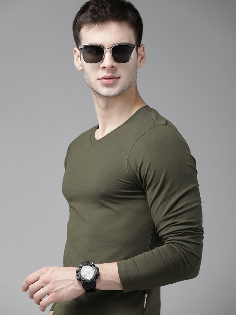 

Roadster Men Olive Green Solid Shaped Fit V-Neck T-shirt