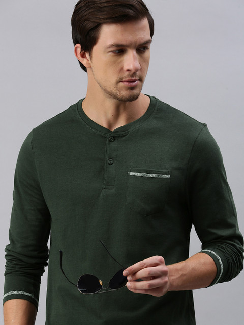 

Roadster Men Green Solid Henely Neck T-shirt