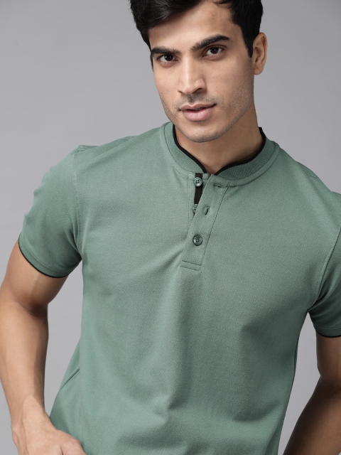 

The Roadster Lifestyle Co Men Green Solid Mandarin Collar T-shirt