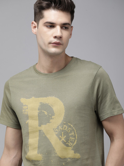 

The Roadster Lifestyle Co Men Olive Green Typography Printed Pure Cotton T-shirt
