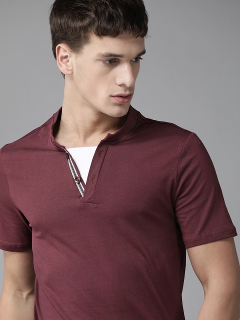 

Roadster Men Burgundy Solid Cotton Henley Neck T-shirt