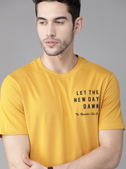 

Roadster Men Mustard Yellow & Black Printed Detail Pure Cotton Round Neck T-shirt