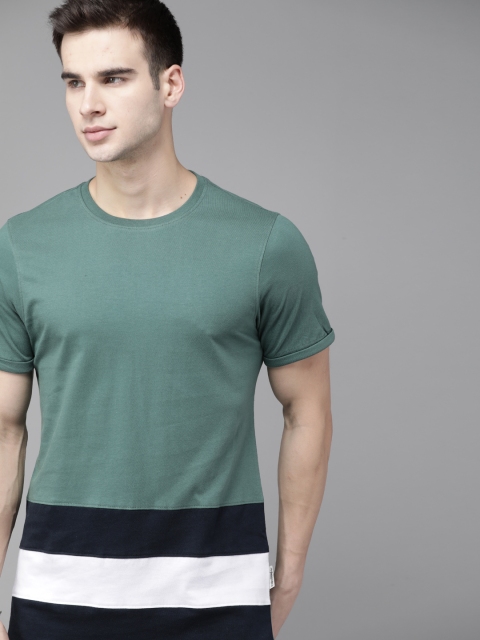 

Roadster Men Green Pure Cotton Solid Round Neck T-shirt