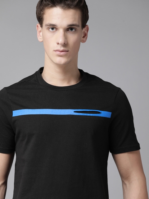 

Roadster Men Black Solid Pure Cotton Mock Pock Detail T-shirt