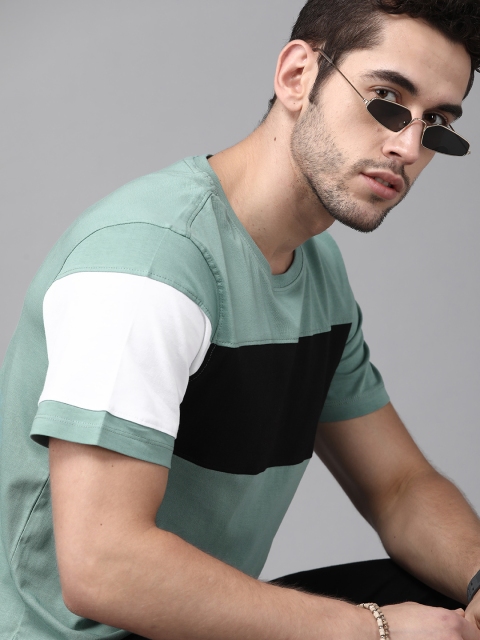 

Roadster Men Green & Black Pure Cotton Colourblocked Round Neck T-shirt