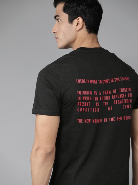 

The Roadster Lifestyle Co Men Black & Red Pure Cotton Printed Round Neck T-shirt