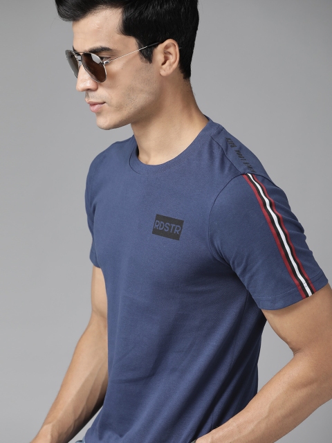 

The Roadster Lifestyle Co Men Navy Blue Pure Cotton Solid Round Neck T-shirt