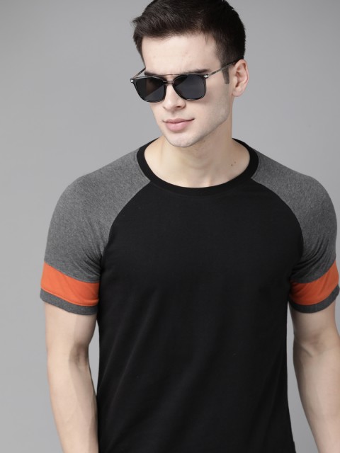 

Roadster Men Black Pure Cotton Solid Round Neck T-shirt