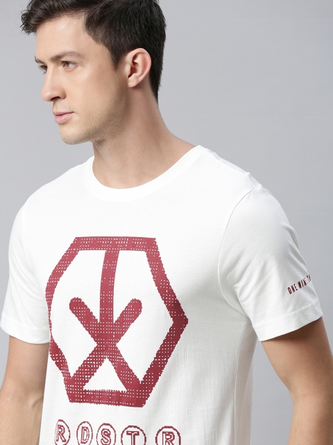 

The Roadster Lifestyle Co Men Off White Maroon Typography Printed Cotton Pure Cotton T-shirt