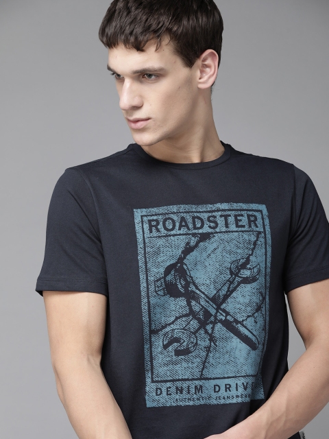 

Roadster Men Navy Pure Cotton Printed Round Neck T-shirt, Navy blue