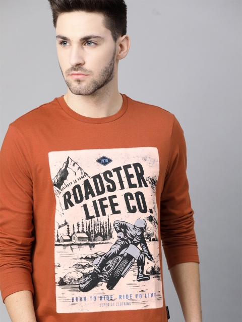 

The Roadster Lifestyle Co Men Orange & Peach-Coloured Cotton Brand Logo Printed T-shirt