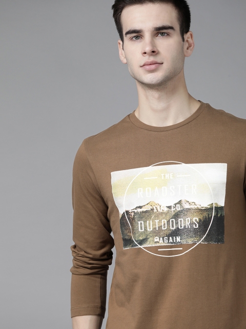 

The Roadster Lifestyle Co Men Brown & Off White Brand Logo Printed T-shirt