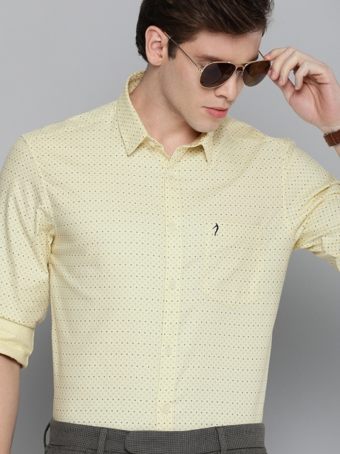 

Indian Terrain Men Yellow & Black Slim Fit Printed Casual Shirt
