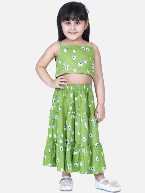 

AWW HUNNIE Girls Green & White Printed Top with Skirt